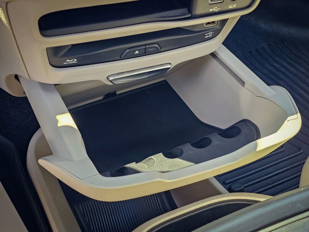 Used 2017 Chrysler Pacifica Limited w/ UConnect Theater Package image 29