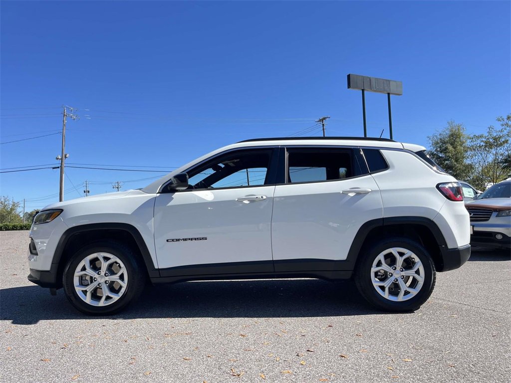 Used 2024 Jeep Compass Latitude image 4