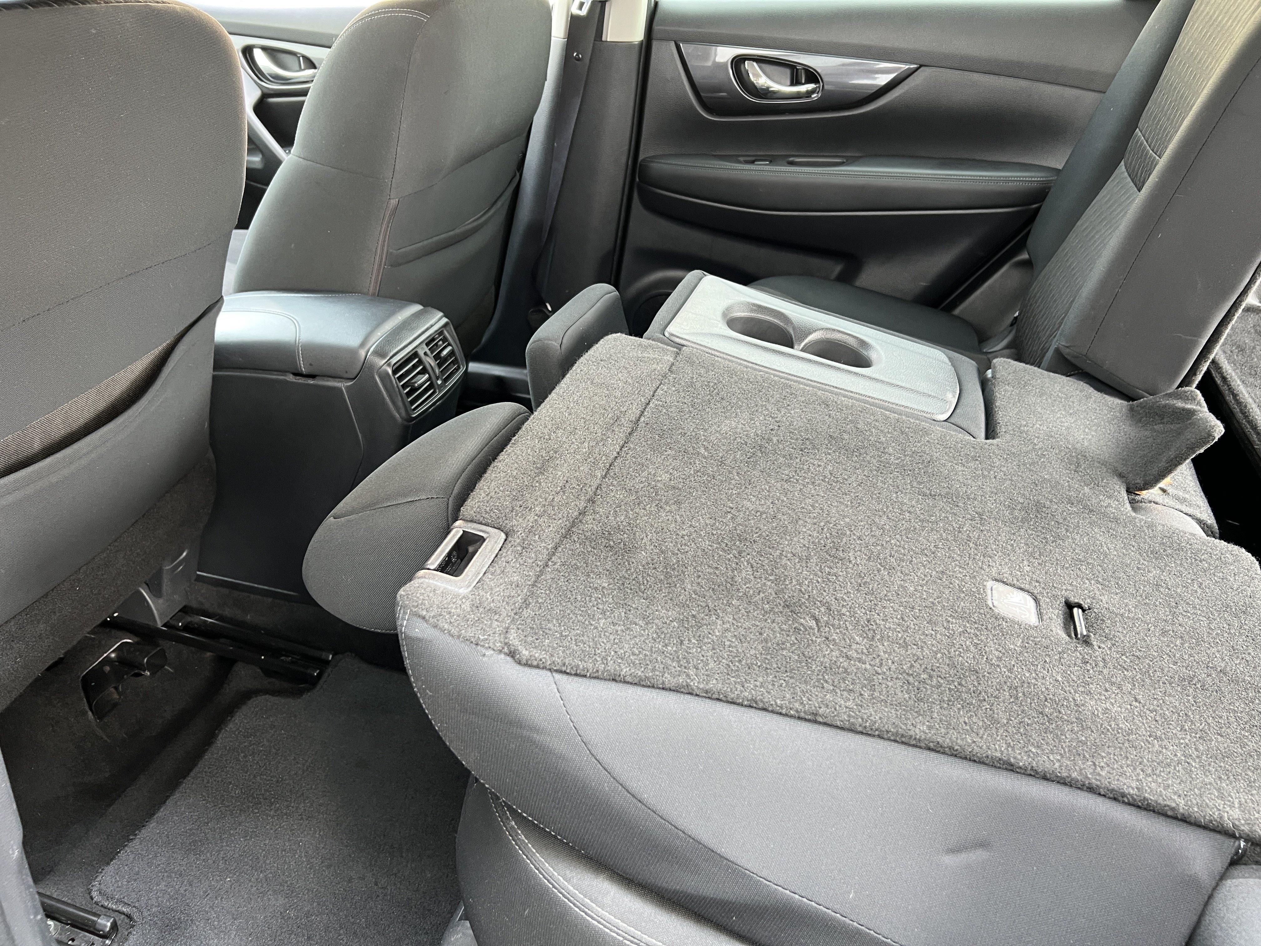 Used 2017 Nissan Rogue SV AWD/4WD image 16