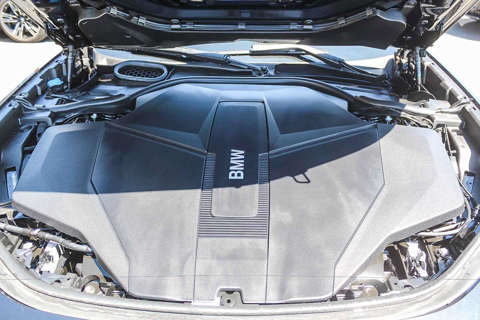 Certified 2025 BMW i7 eDrive50 w/ Executive Package RWD image 40