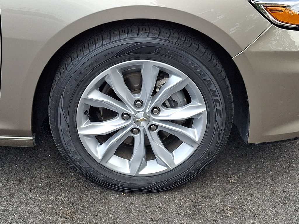 Used 2024 Chevrolet Malibu LT FWD image 9