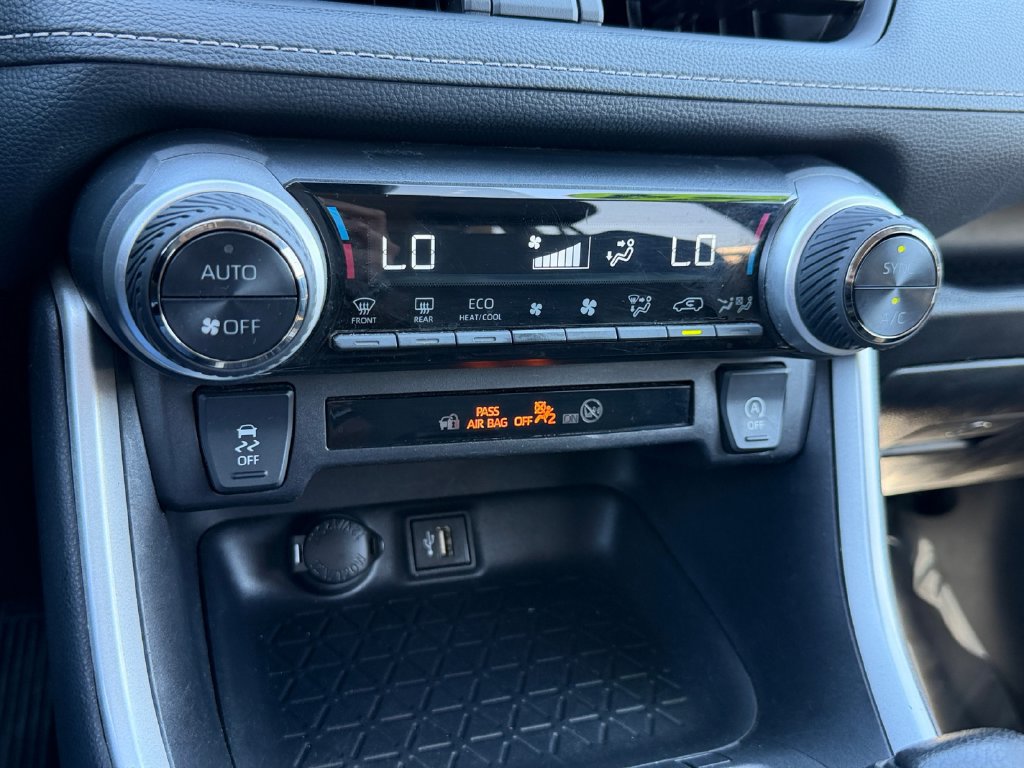 Used 2024 Toyota RAV4 XLE AWD/4WD image 22