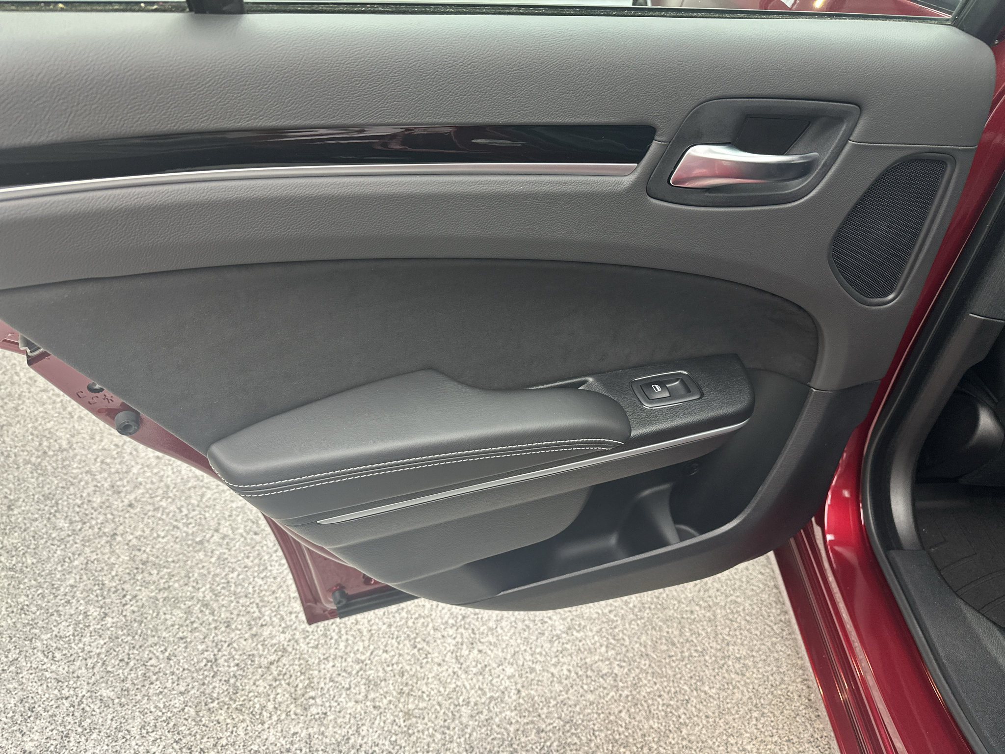 Used 2023 Chrysler 300 C RWD image 8