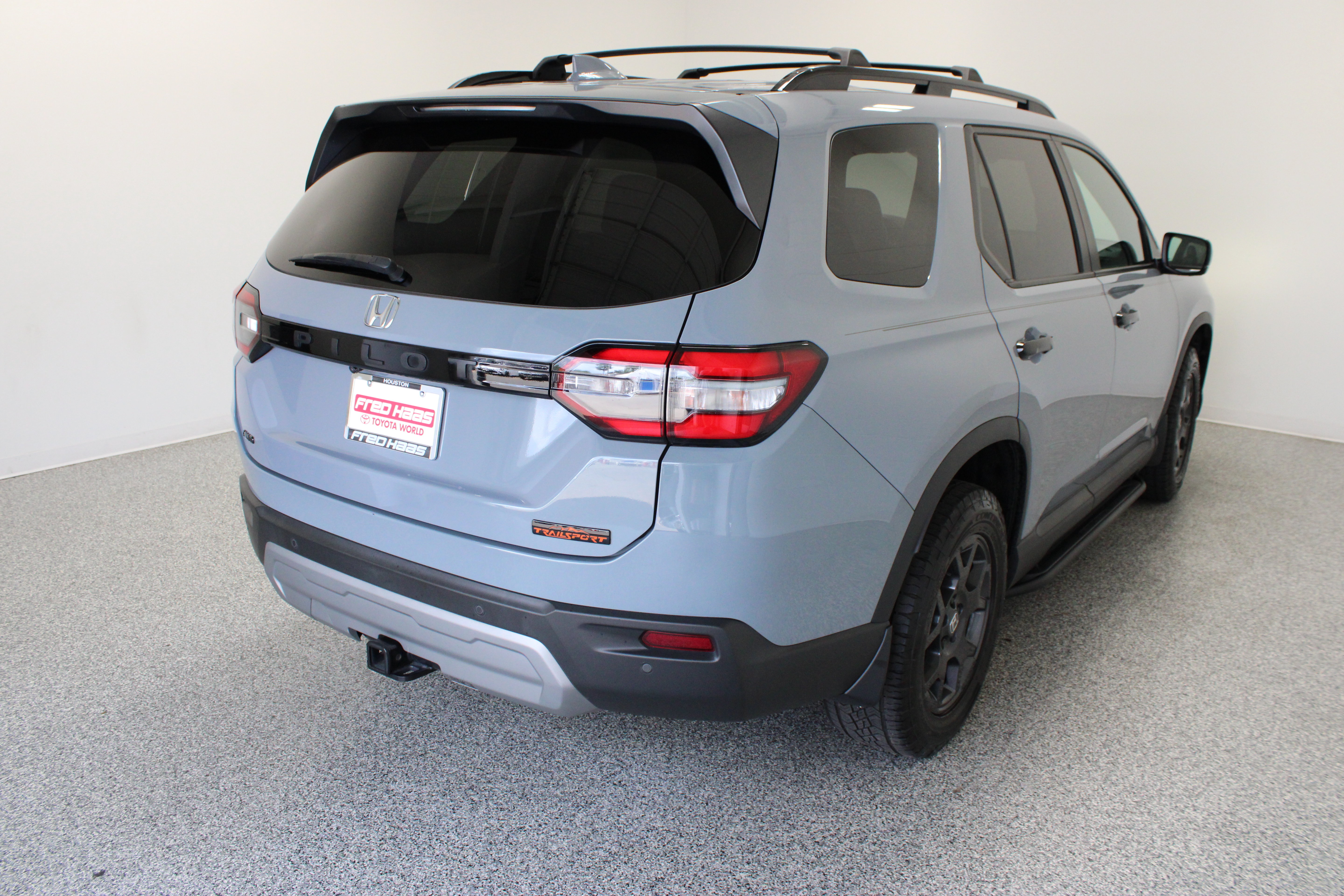 Used 2025 Honda Pilot TrailSport image 7