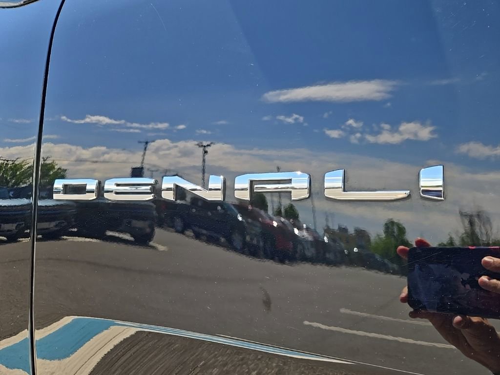 Used 2025 GMC Yukon XL Denali AWD/4WD image 10