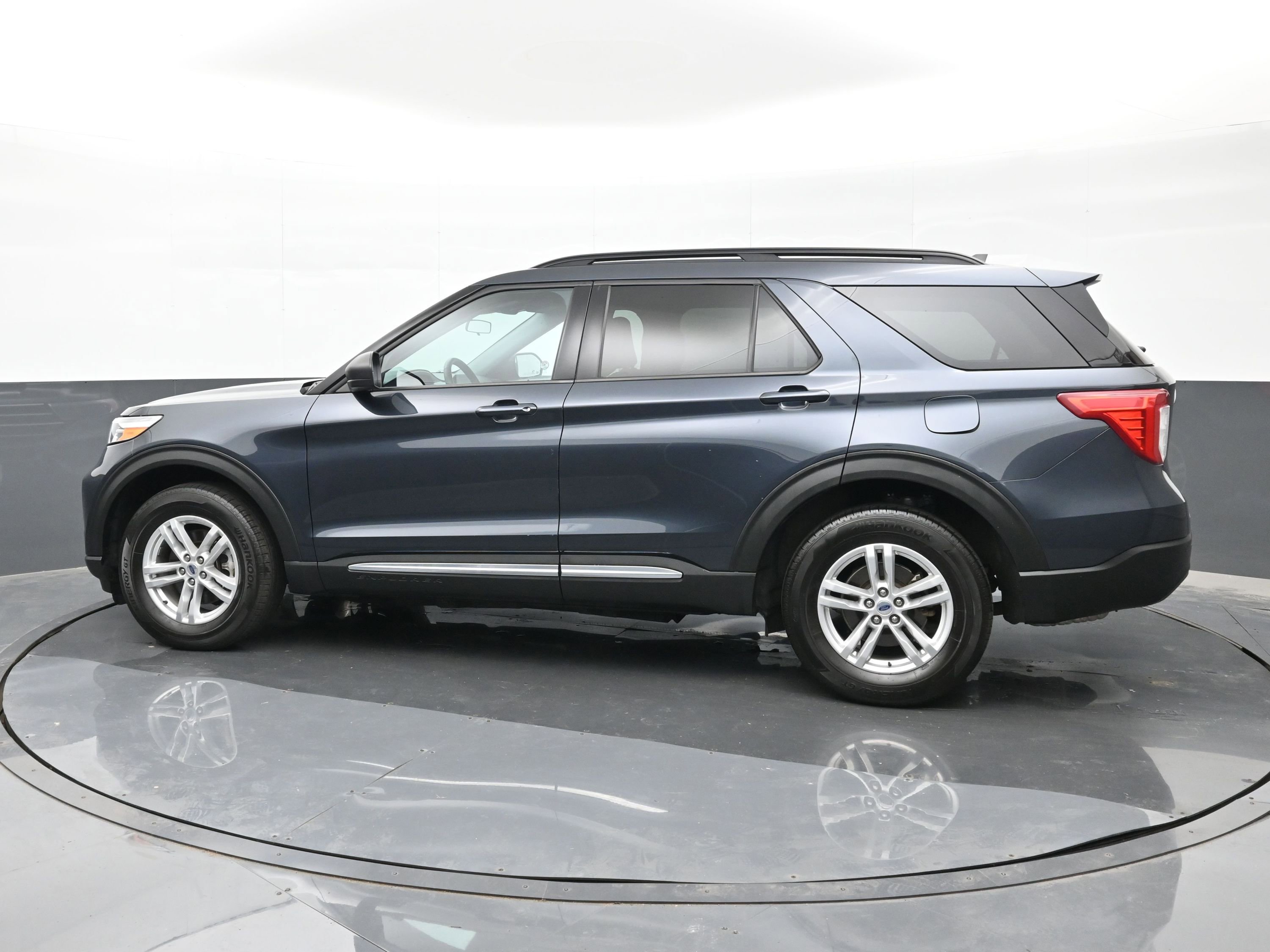 Used 2022 Ford Explorer XLT image 5