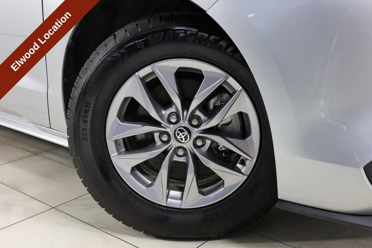 Used 2022 Toyota Sienna LE FWD image 12