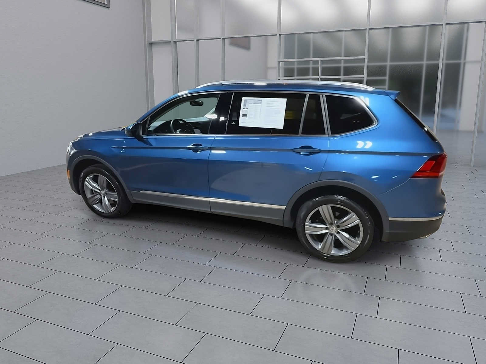 Used 2020 Volkswagen Tiguan SEL AWD/4WD image 6
