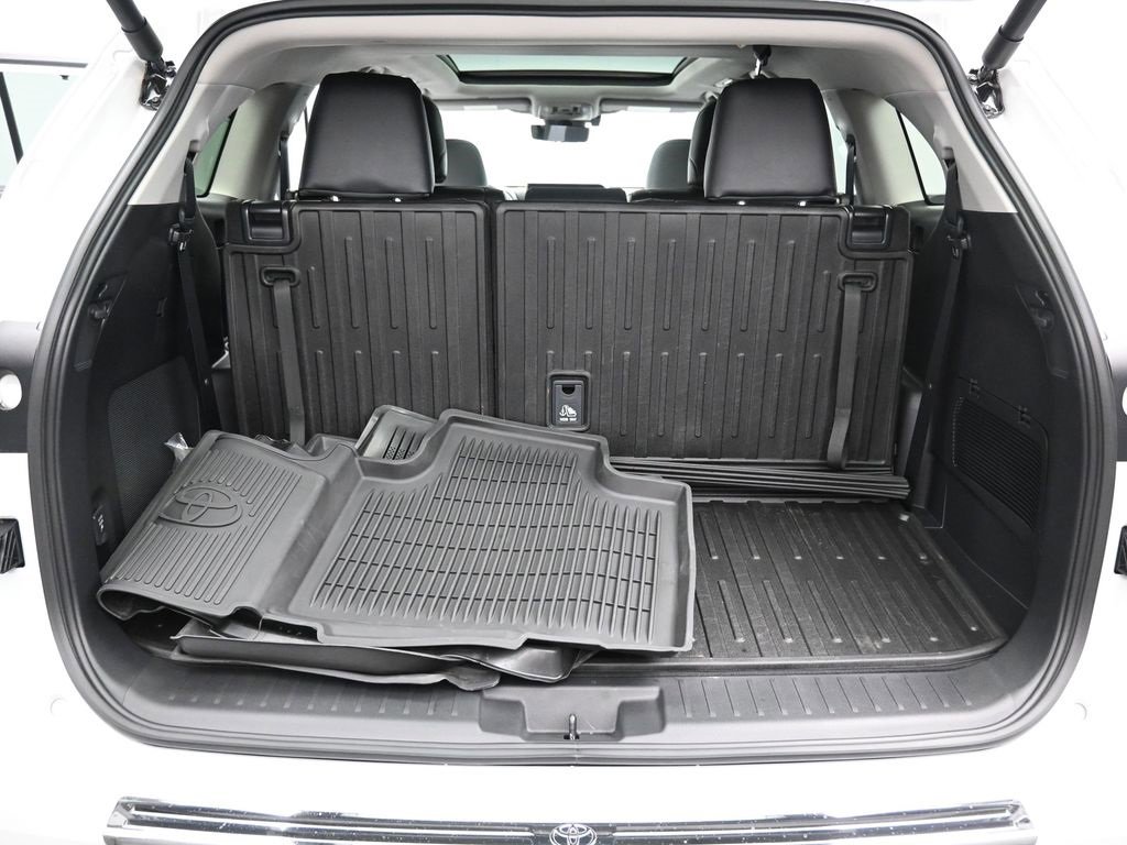 Certified 2025 Toyota Highlander Platinum image 33