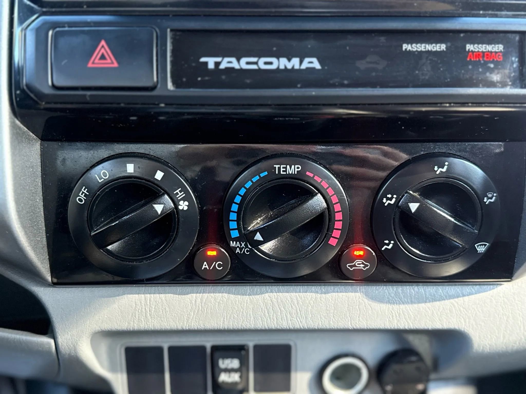 Used 2015 Toyota Tacoma PreRunner image 31