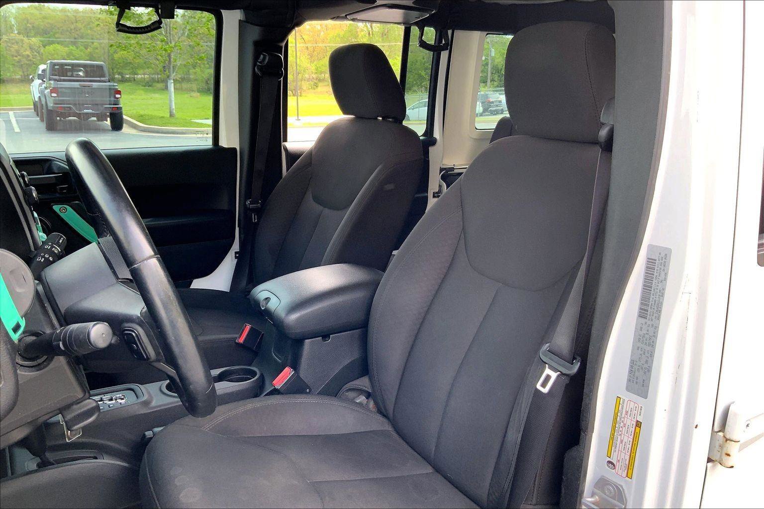 Used 2017 Jeep Wrangler Unlimited Sport w/ Connectivity Group image 18