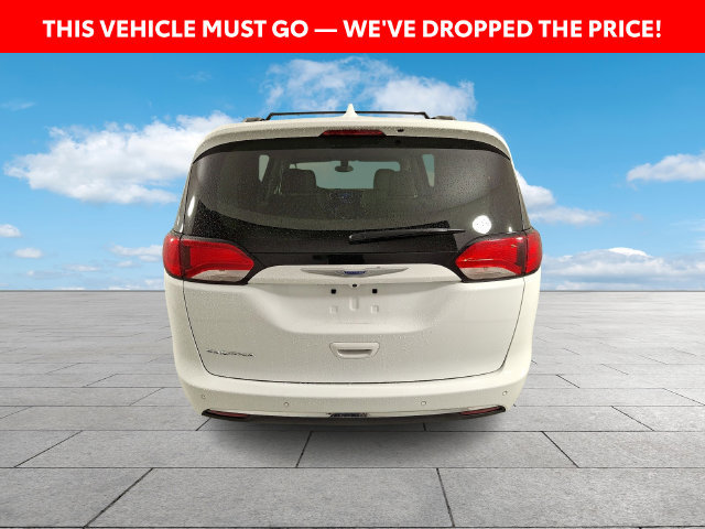 Used 2018 Chrysler Pacifica Touring-L FWD image 7