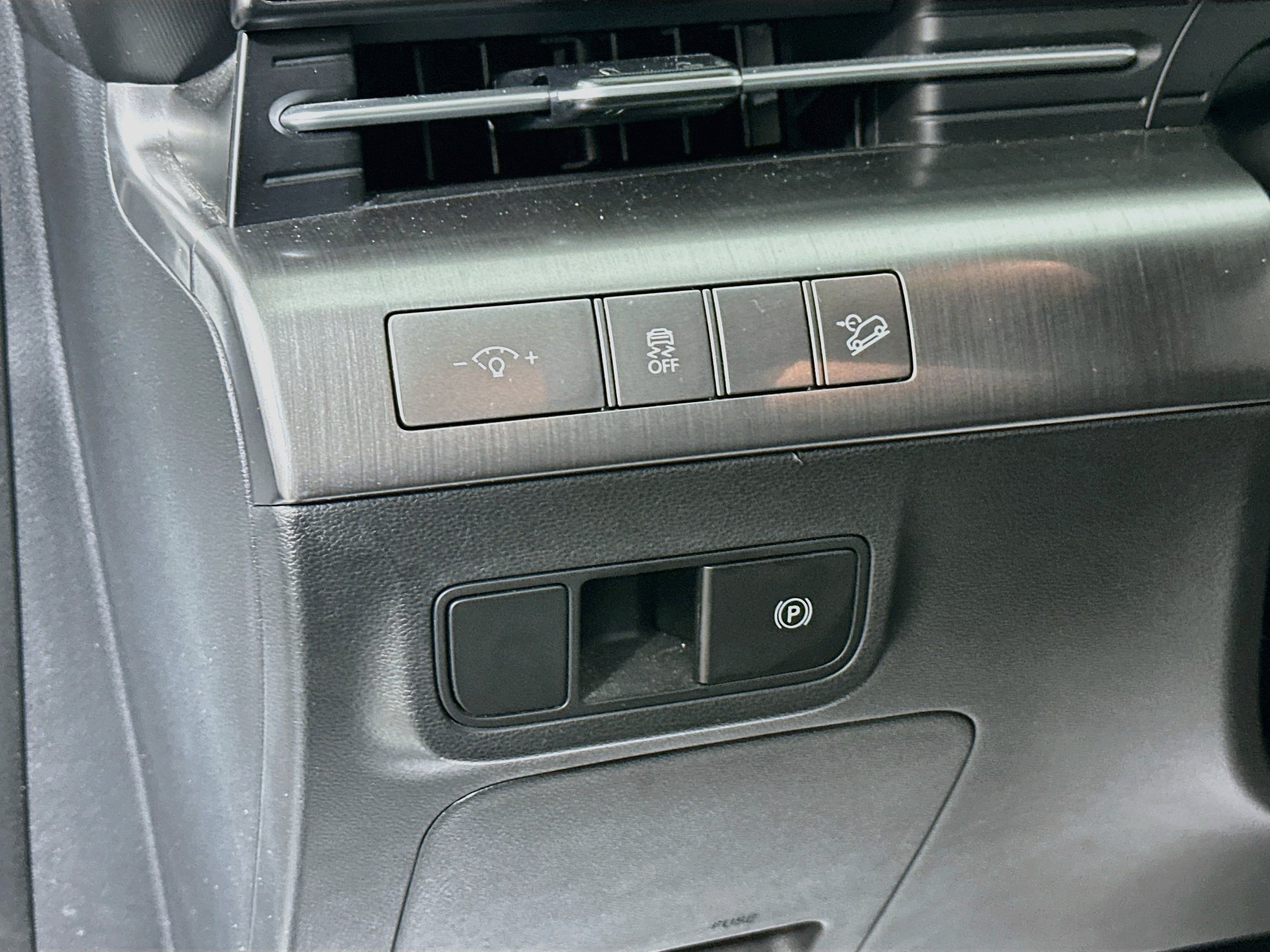 Certified 2025 Hyundai Kona SEL AWD/4WD image 10