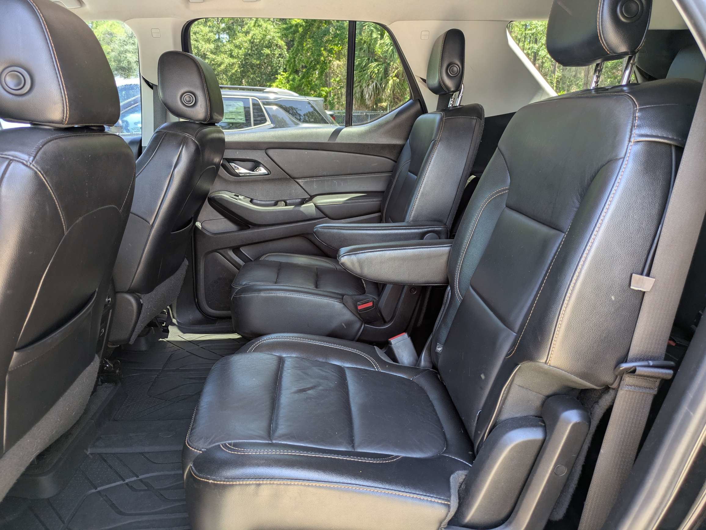 Used 2018 Chevrolet Traverse LT FWD image 8