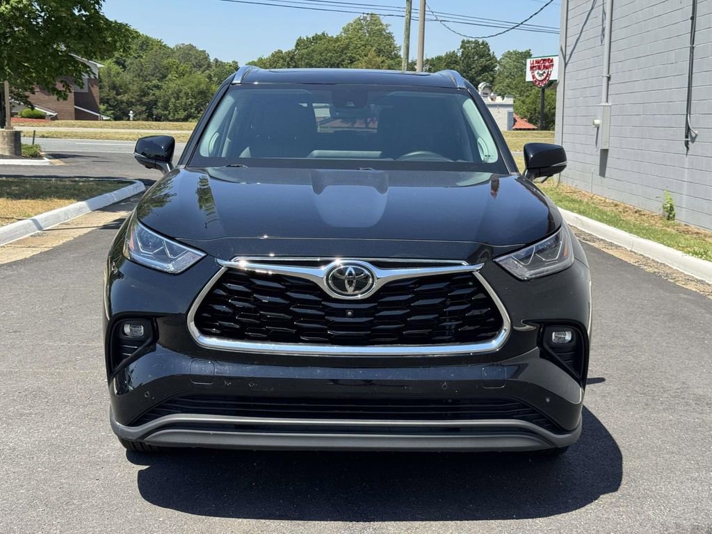 Used 2023 Toyota Highlander Limited FWD image 27