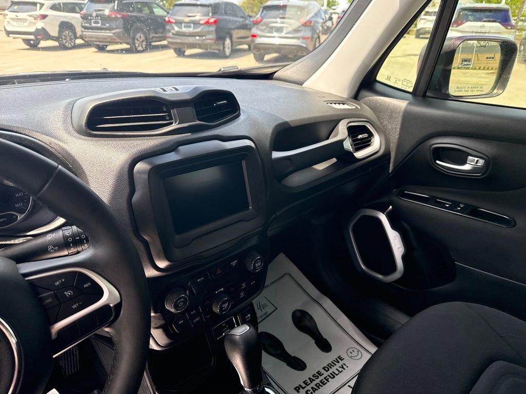 Used 2019 Jeep Renegade Latitude w/ Popular Equipment Group image 15