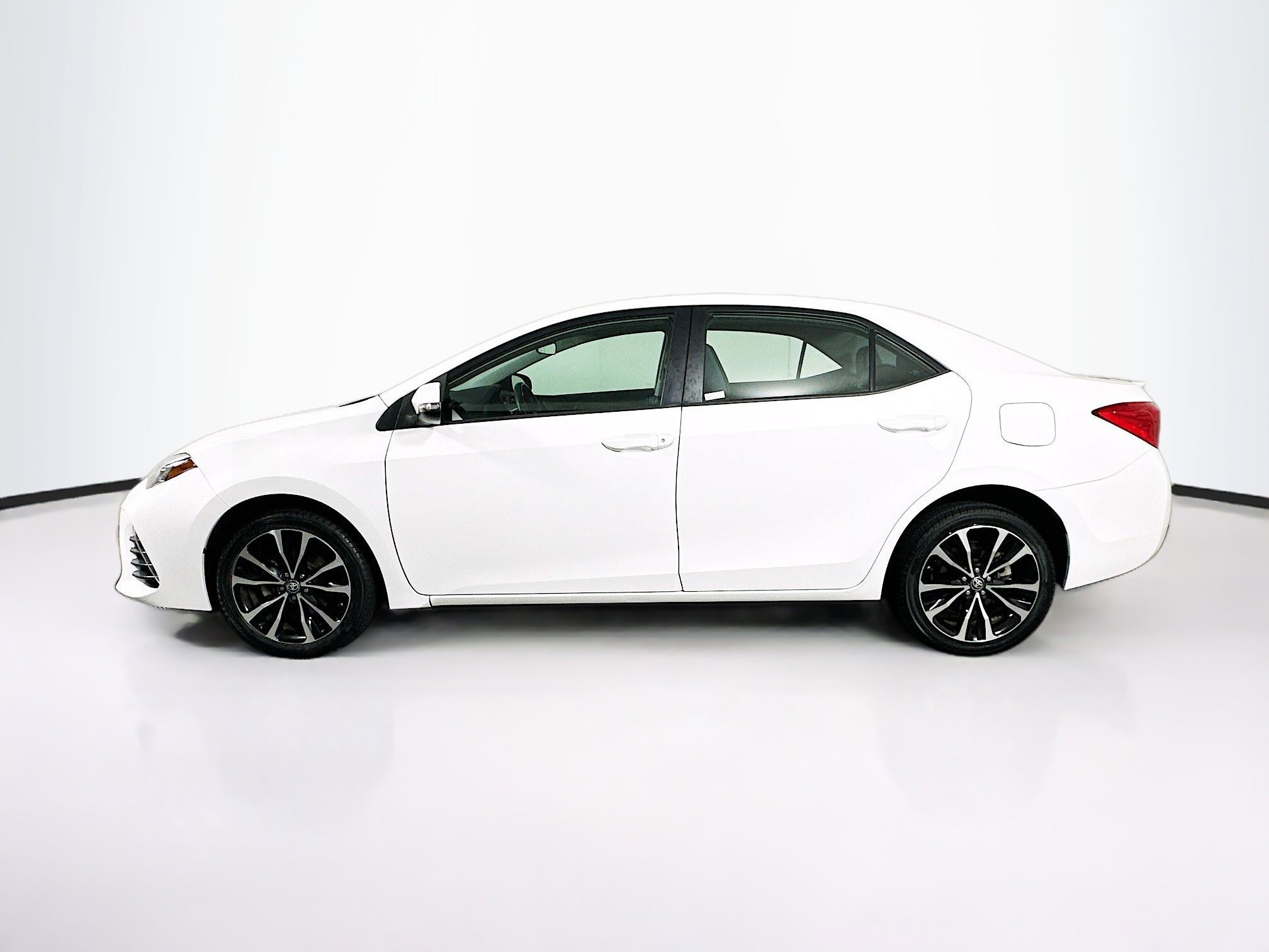 Used 2019 Toyota Corolla SE FWD image 4