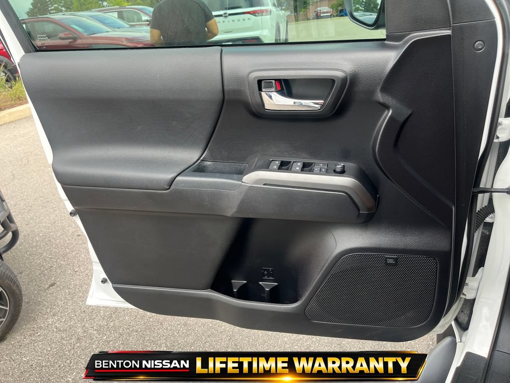 Used 2020 Toyota Tacoma TRD Sport w/ TRD Premium Sport Package AWD/4WD image 13