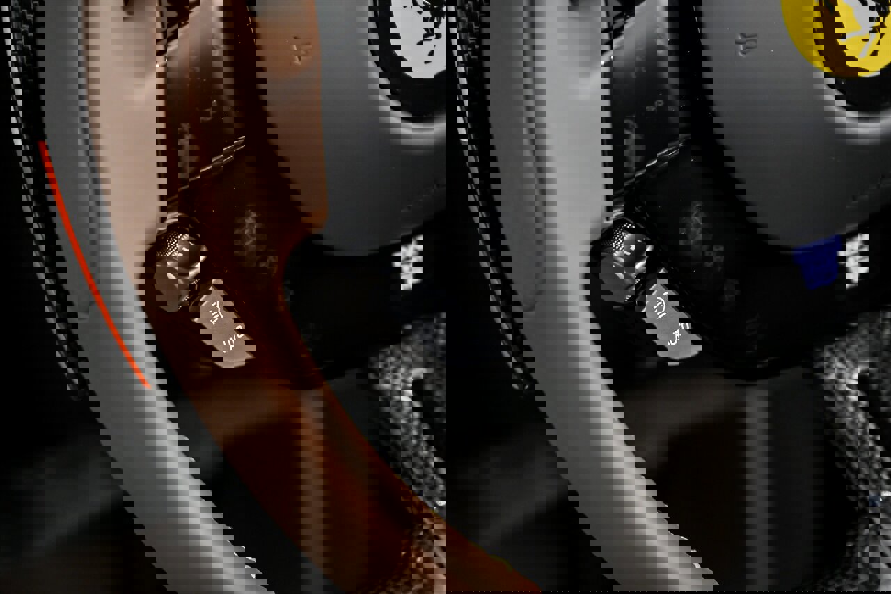 Used 2024 Ferrari SF90 Spider image 29