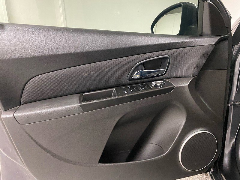 Used 2011 Chevrolet Cruze LT image 10