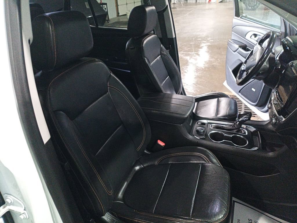 Used 2021 Chevrolet Traverse RS FWD image 29
