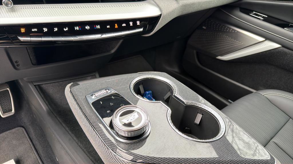 Certified 2025 Cadillac Optiq Sport 2 image 38