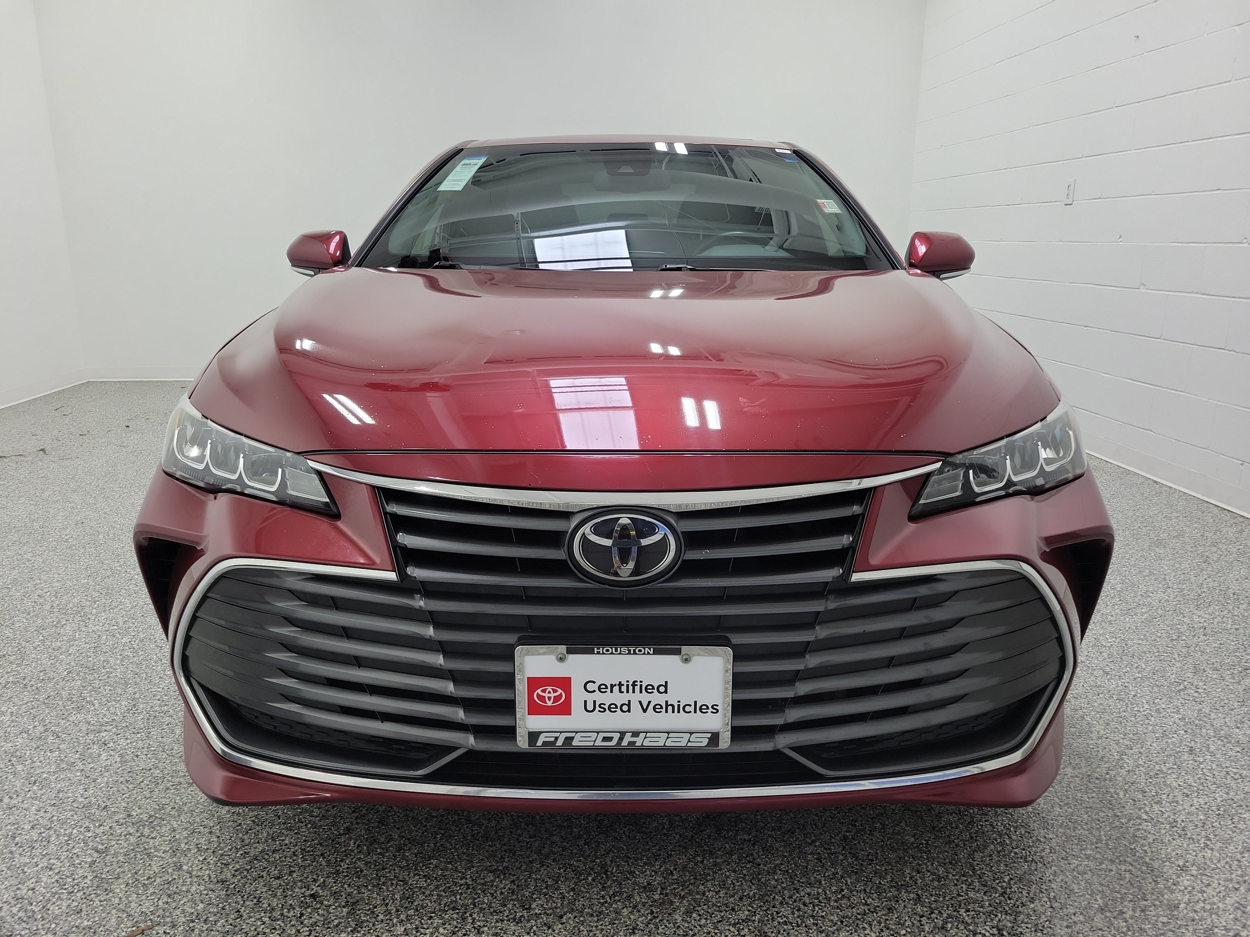 Certified 2022 Toyota Avalon XLE w/ Moonroof Package FWD image 3