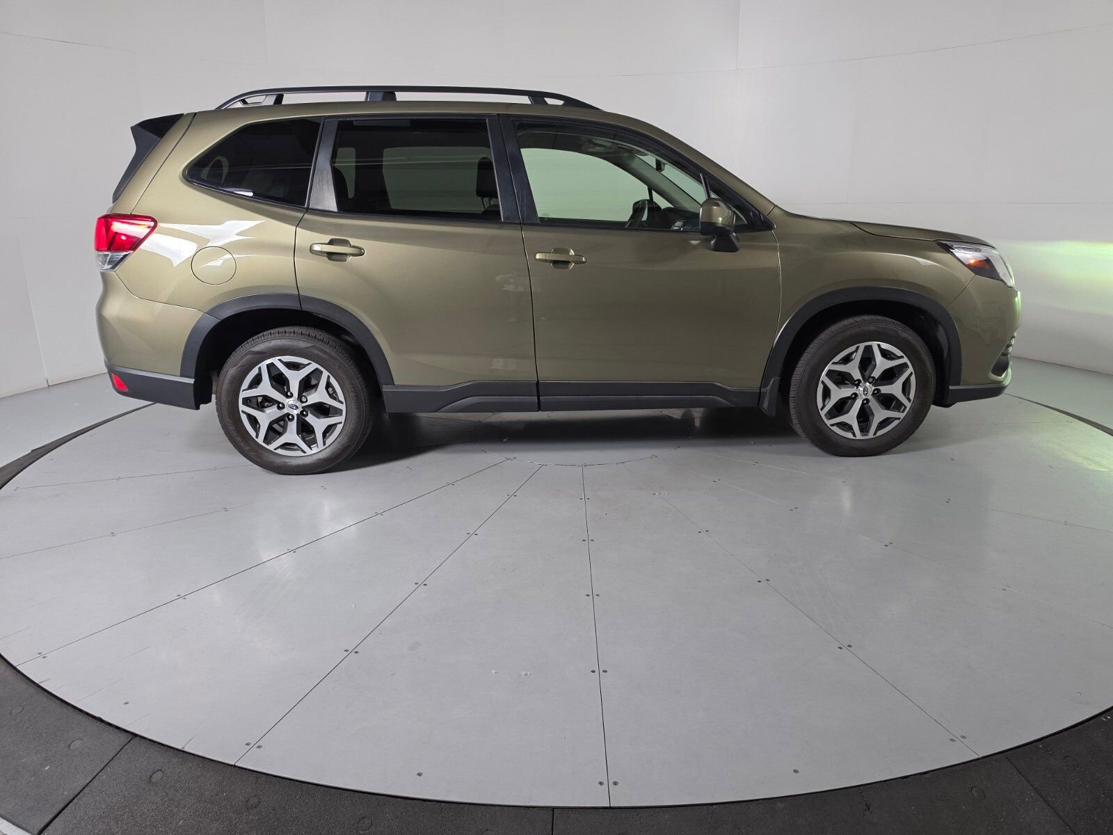 Certified 2024 Subaru Forester Premium AWD/4WD image 5