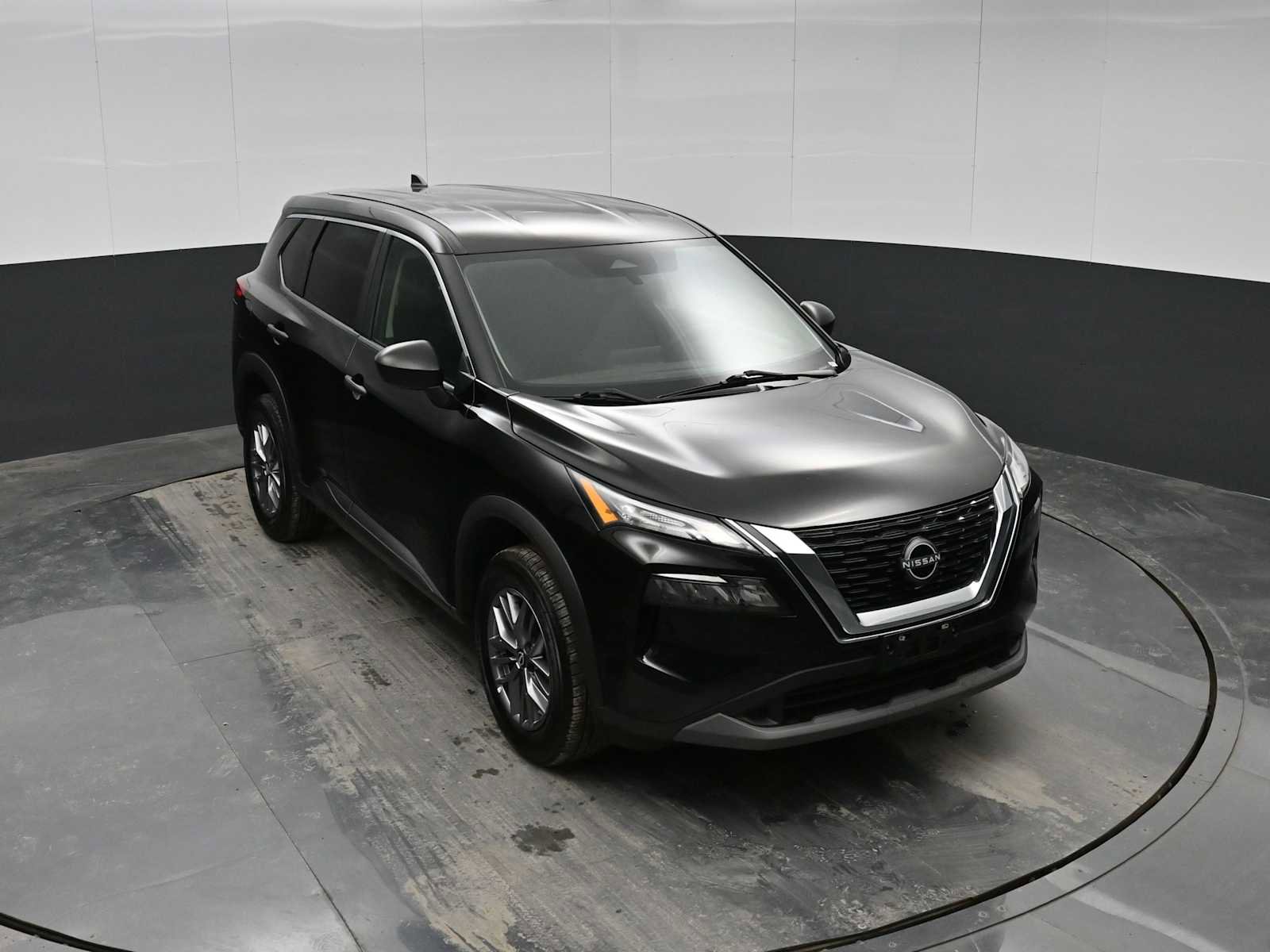 Used 2023 Nissan Rogue S image 22