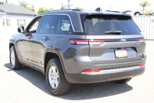 Used 2023 Jeep Grand Cherokee Laredo w/ Luxury Tech Group I AWD/4WD image 3