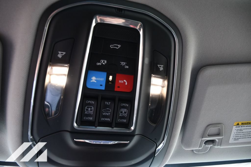 Used 2023 Jeep Grand Cherokee Limited AWD/4WD image 35