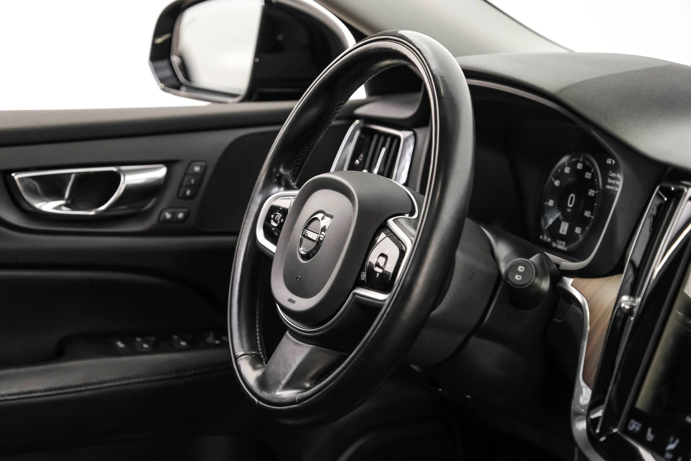 Used 2021 Volvo V60 T5 Momentum w/ Climate Package image 8