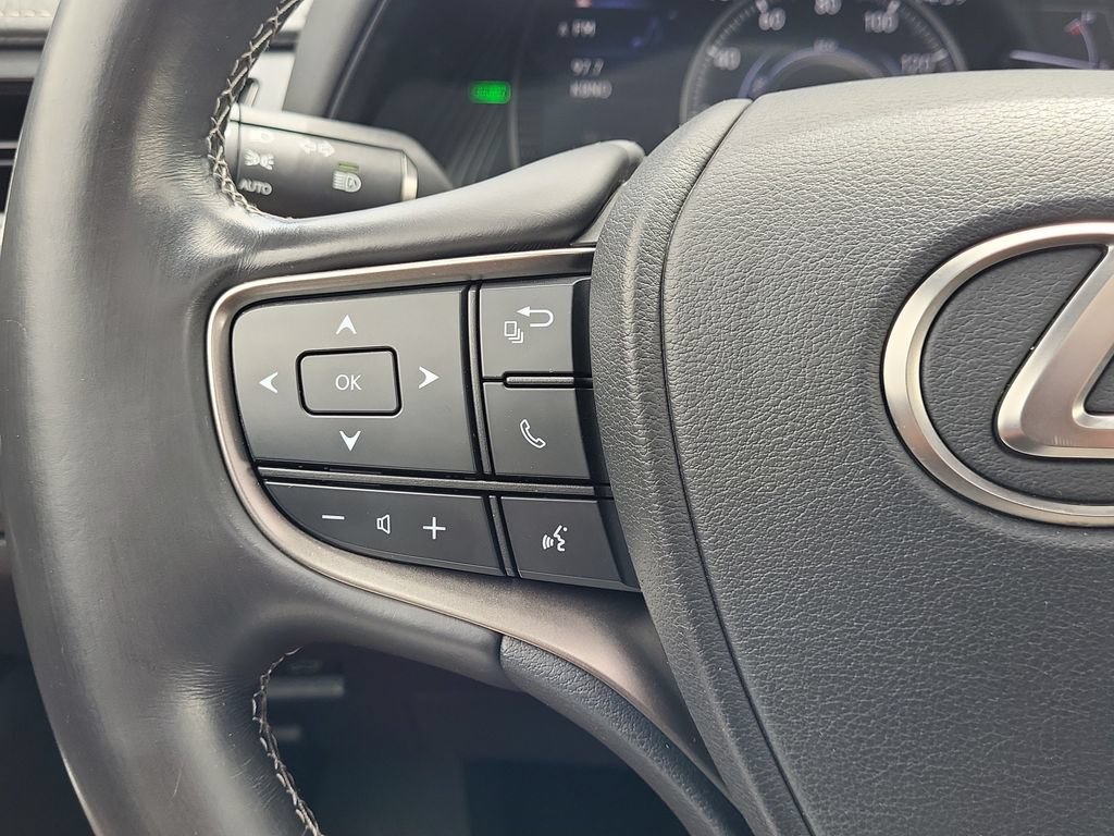 Used 2019 Lexus UX 250h AWD/4WD image 25
