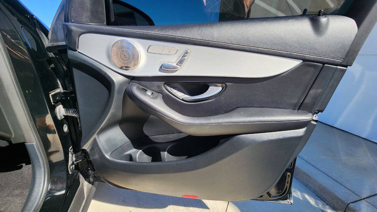 Used 2023 Mercedes-Benz GLC 300 4MATIC Coupe image 19
