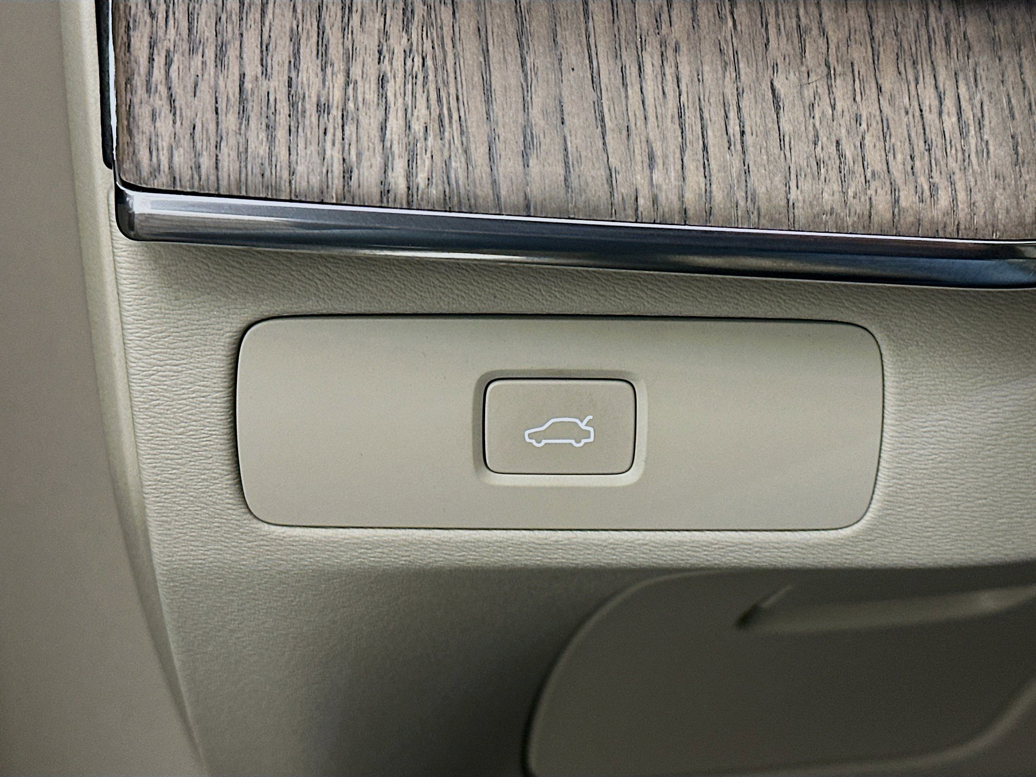 Used 2023 Volvo XC90 B6 Core w/ Protection Package Premier image 17