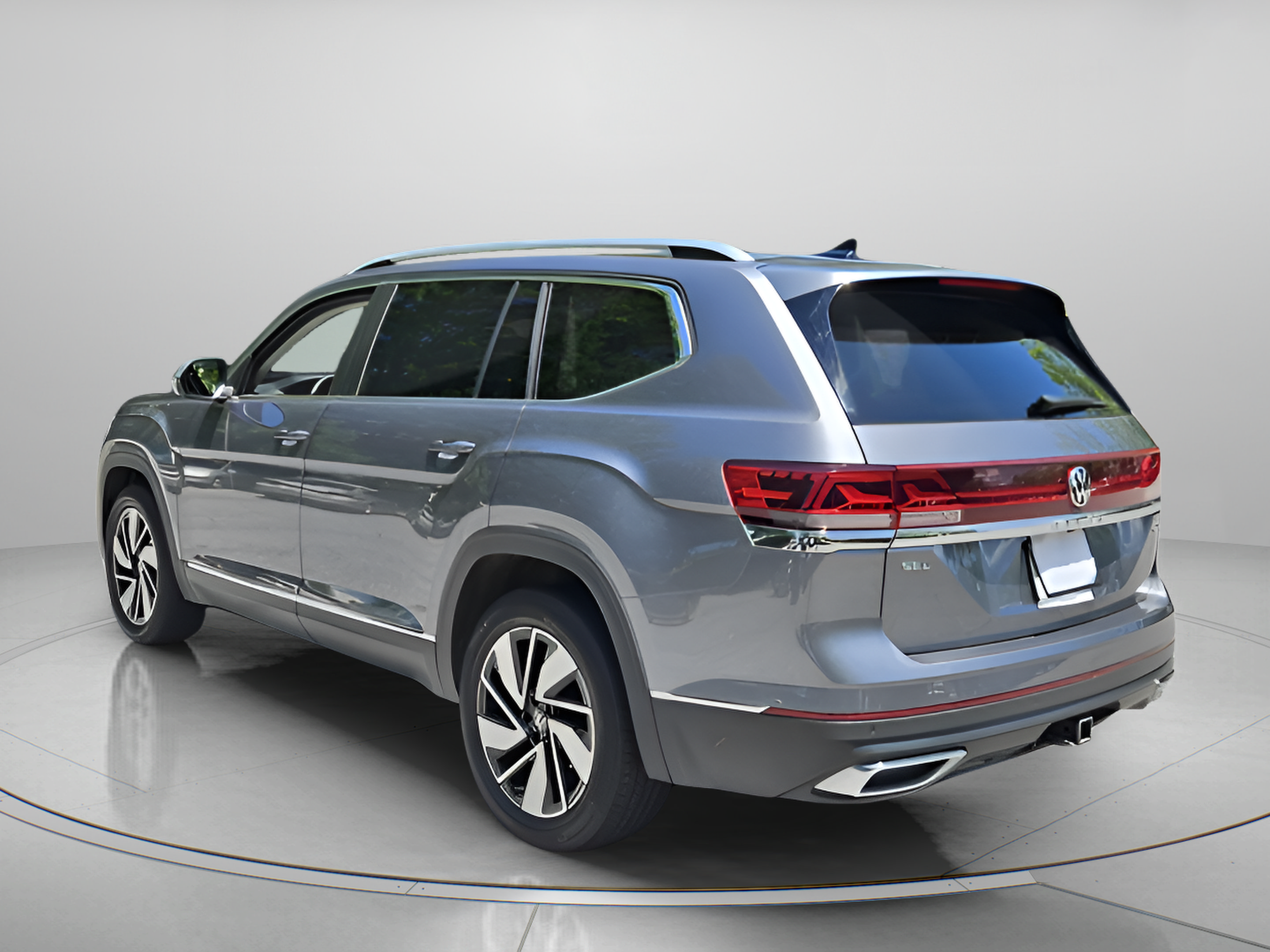 Used 2024 Volkswagen Atlas SEL AWD/4WD image 3