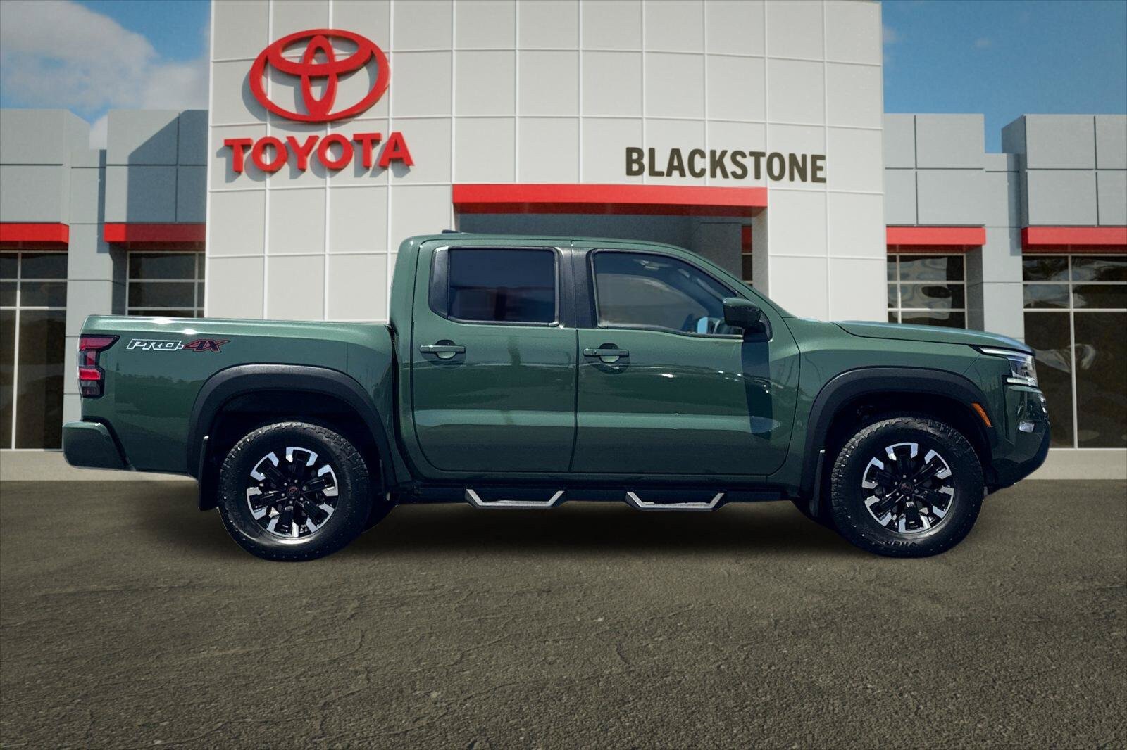 Used 2024 Nissan Frontier PRO-4X w/ Technology Package AWD/4WD image 2
