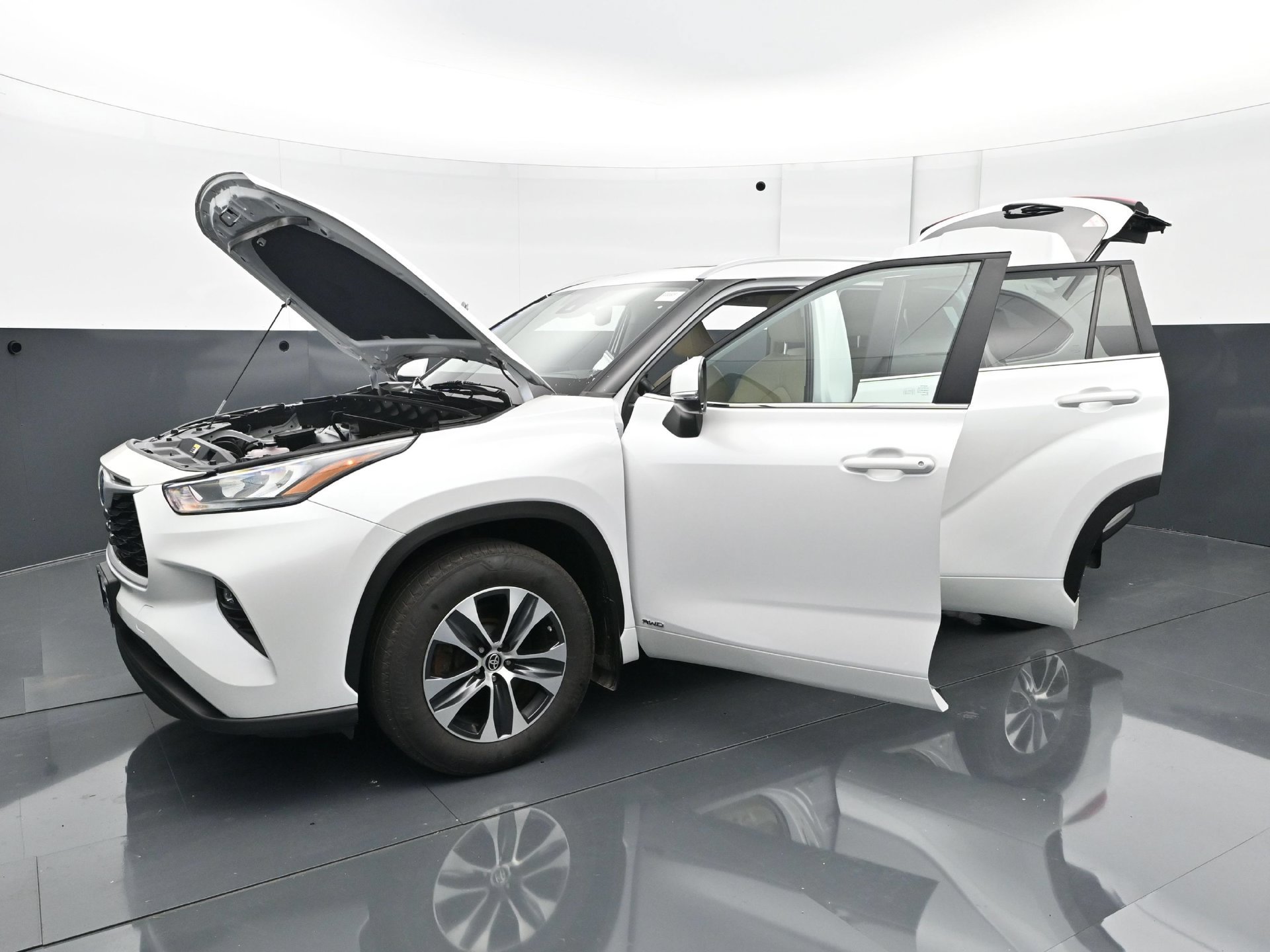 Used 2023 Toyota Highlander XLE AWD/4WD image 28