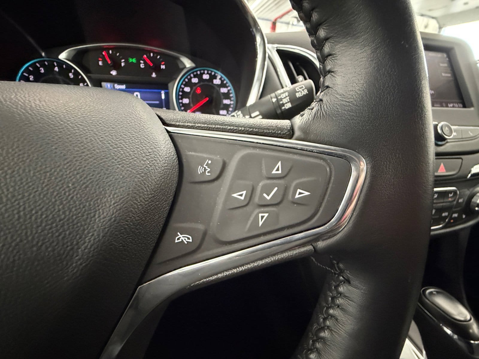 Used 2020 Chevrolet Equinox LT AWD/4WD image 18