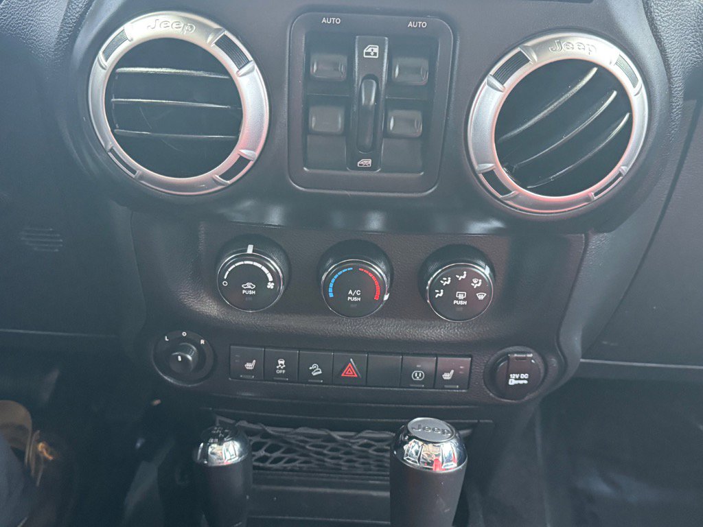 Used 2013 Jeep Wrangler Rubicon image 32