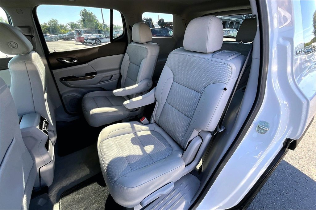 Used 2023 GMC Acadia SLE FWD image 24