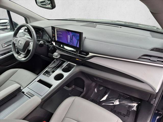 Used 2025 Toyota Sienna XLE AWD/4WD image 22