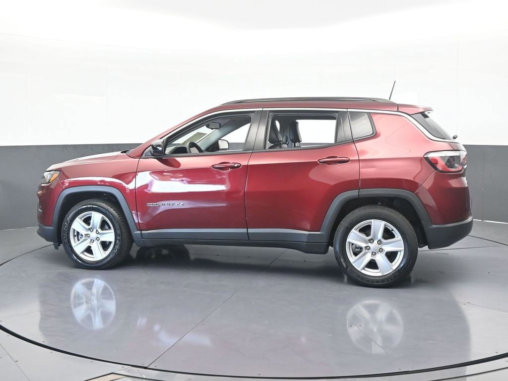 Used 2022 Jeep Compass Latitude image 3