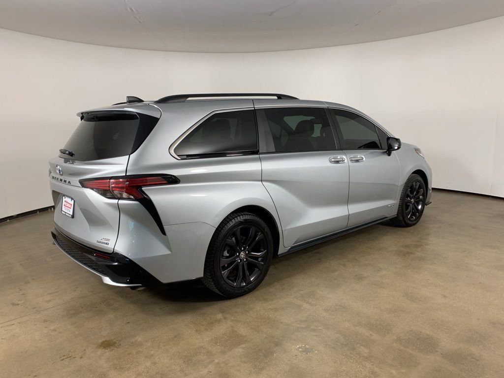 Used 2021 Toyota Sienna XSE w/ XSE Plus Package image 8
