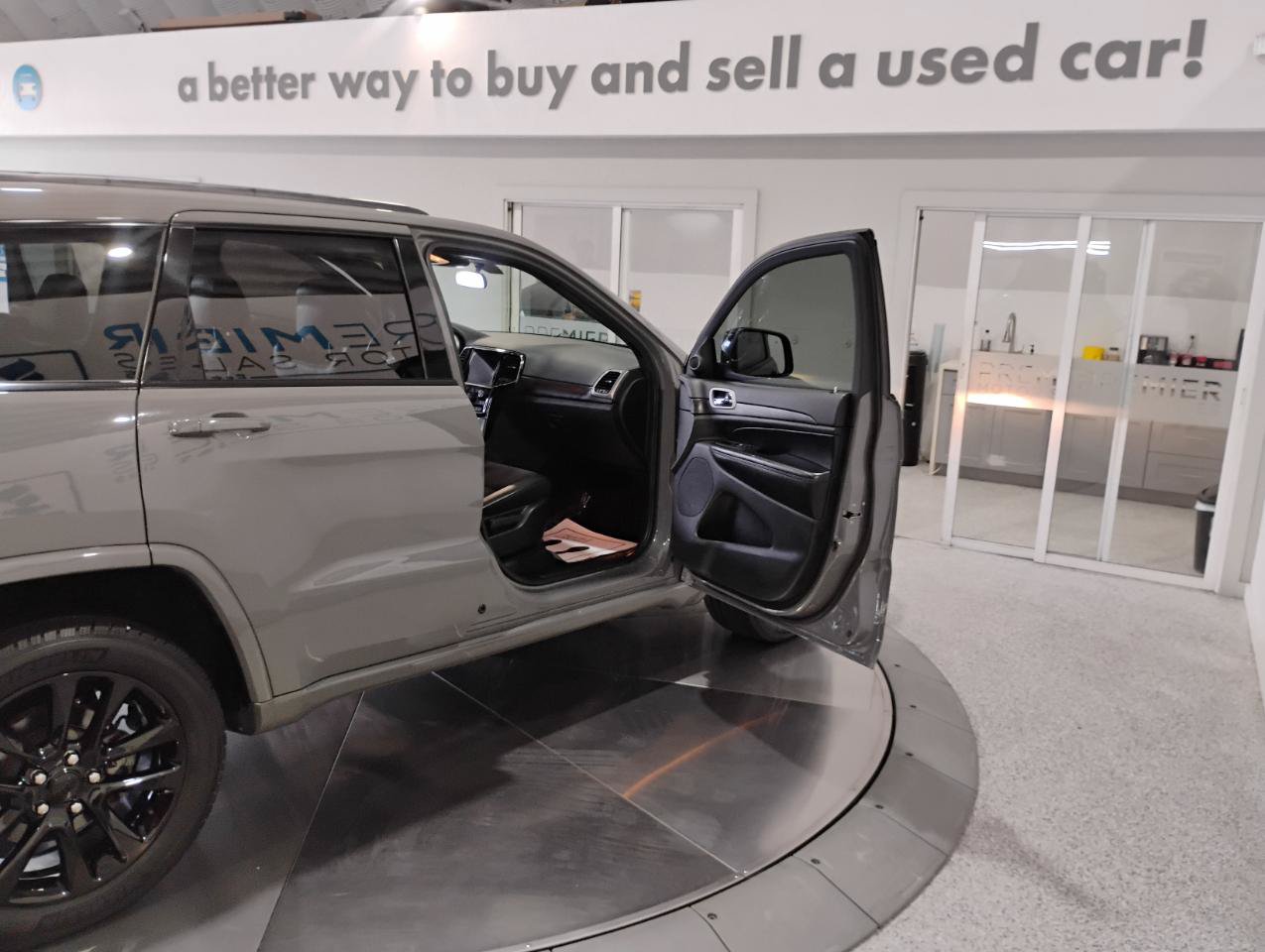 Used 2021 Jeep Grand Cherokee Laredo X RWD image 92