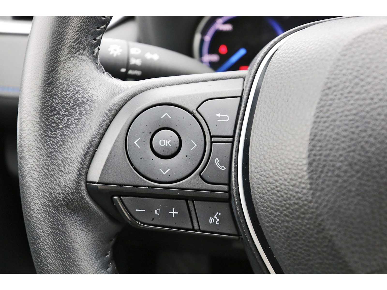 Used 2024 Toyota RAV4 SE image 15