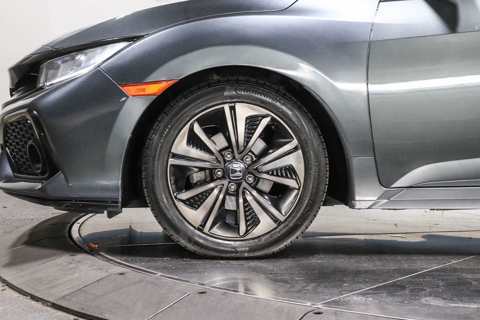 Used 2018 Honda Civic EX-L image 9
