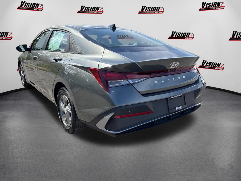 Certified 2025 Hyundai Elantra SE FWD image 7