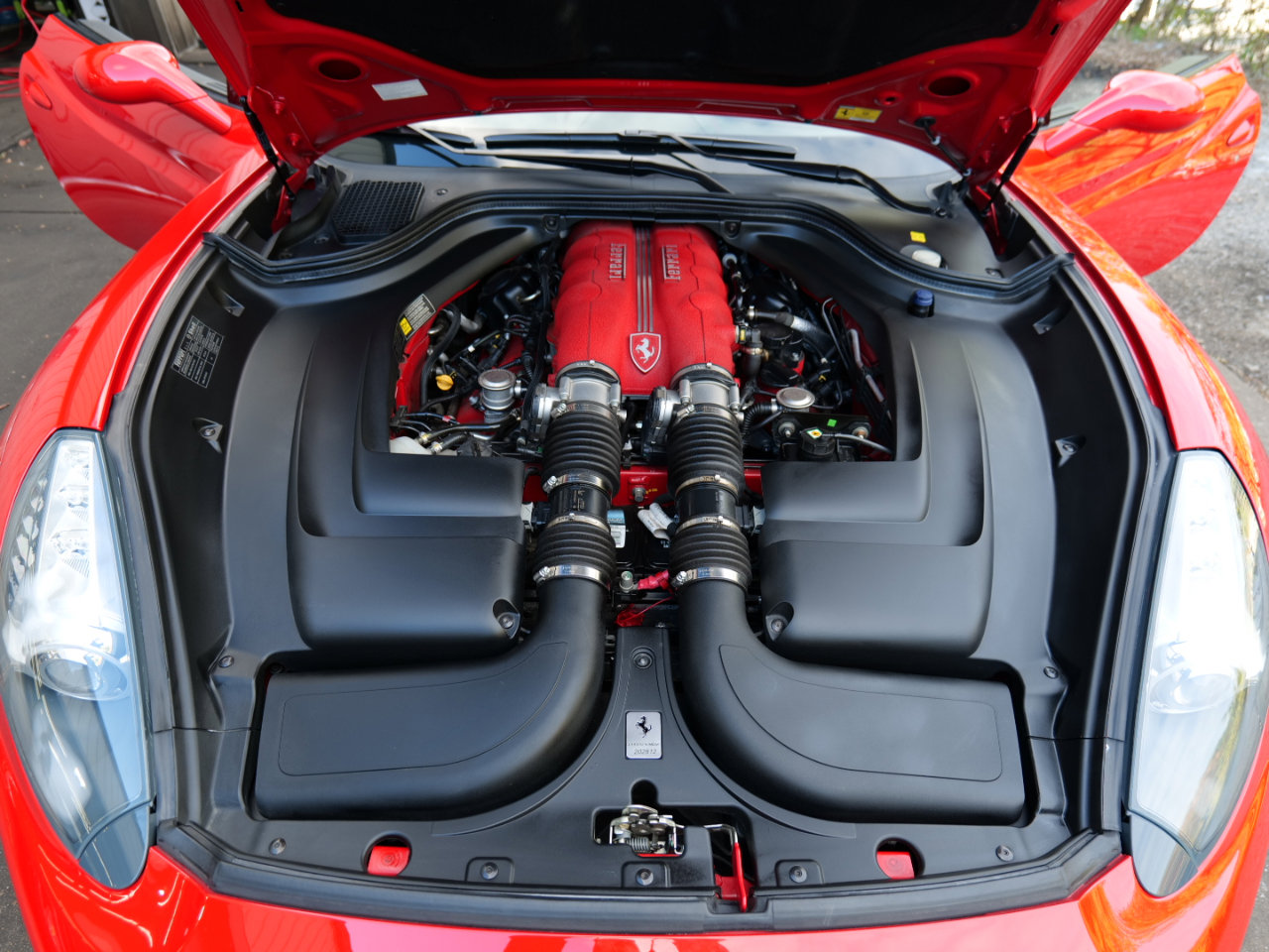 Used 2014 Ferrari California image 47