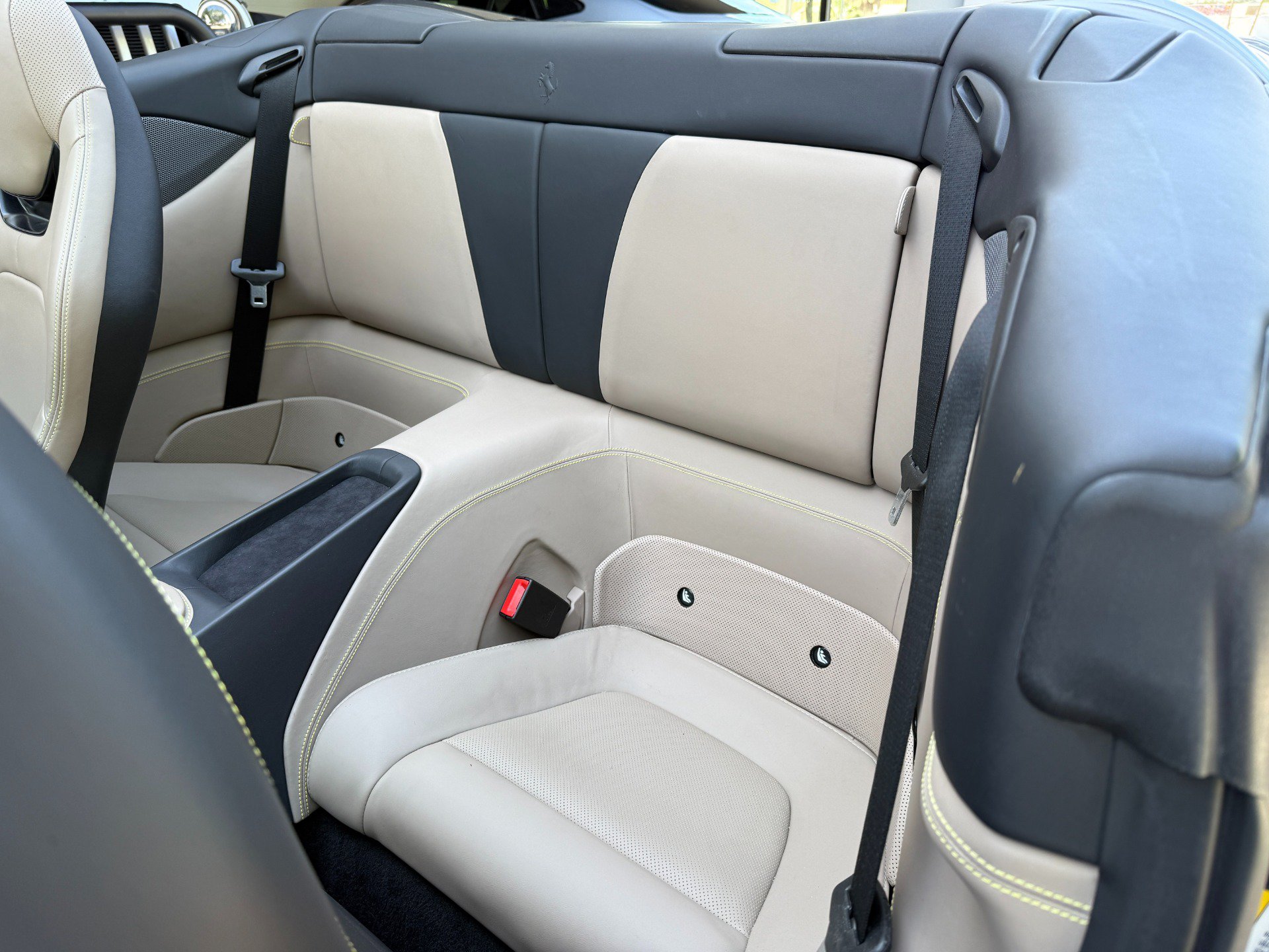 Used 2019 Ferrari Portofino RWD image 34